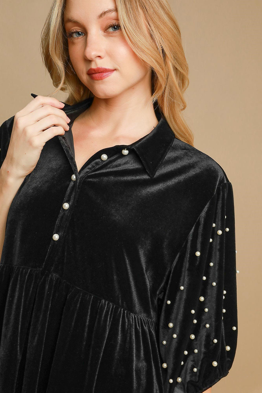 Umgee Pearl Detail Velvet Top - Black