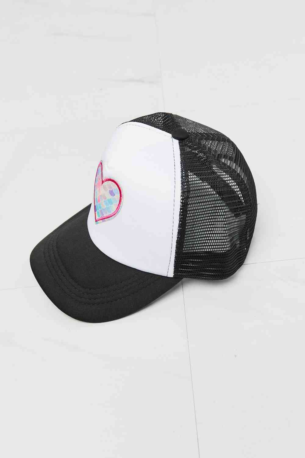 Trucker Hat Heart - Black