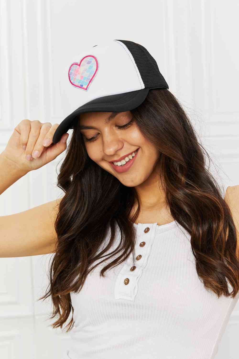 Trucker Hat Heart - Black